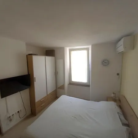 & Elizabet Baška